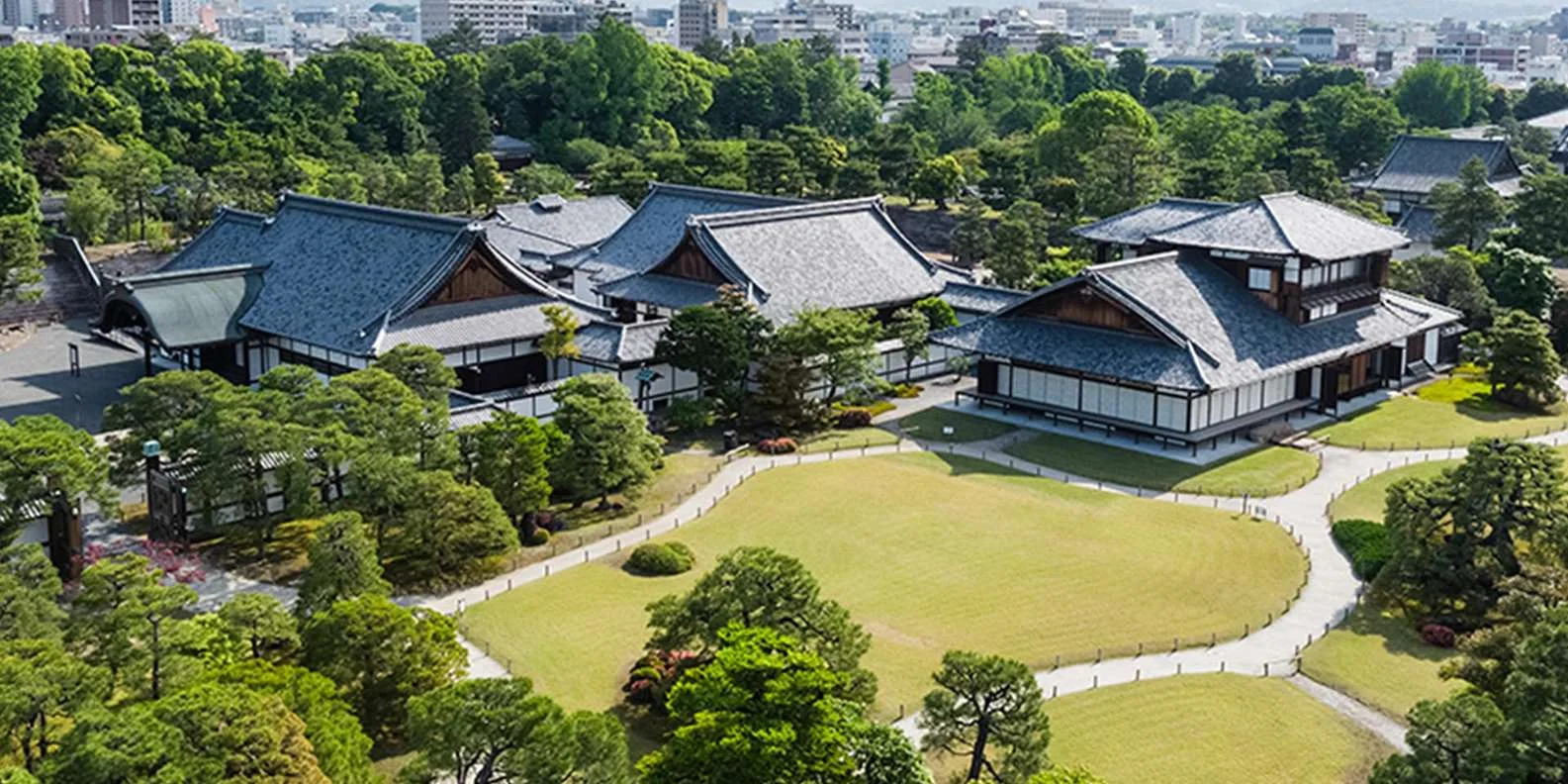 Nijo Castle opening hours — Higashi-Ote-mon main gate