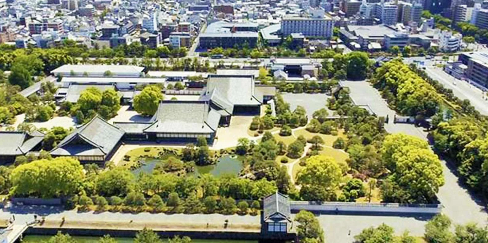 Nijo Castle rooftop detail and gold ornaments